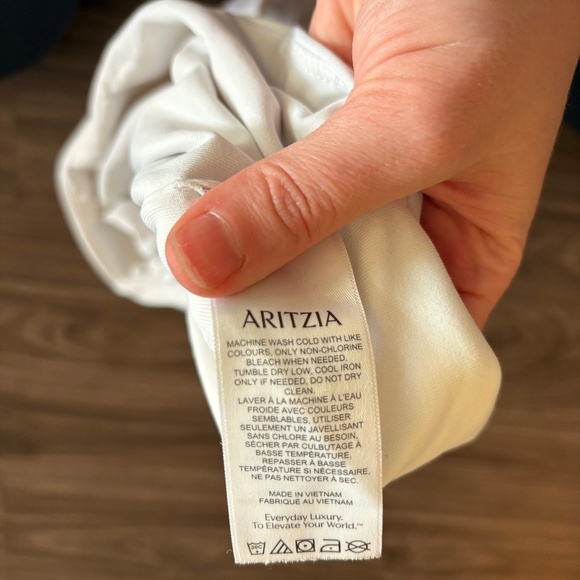 Aritzia Original Contour Muscle Tank White Medium - Picture 5 of 9